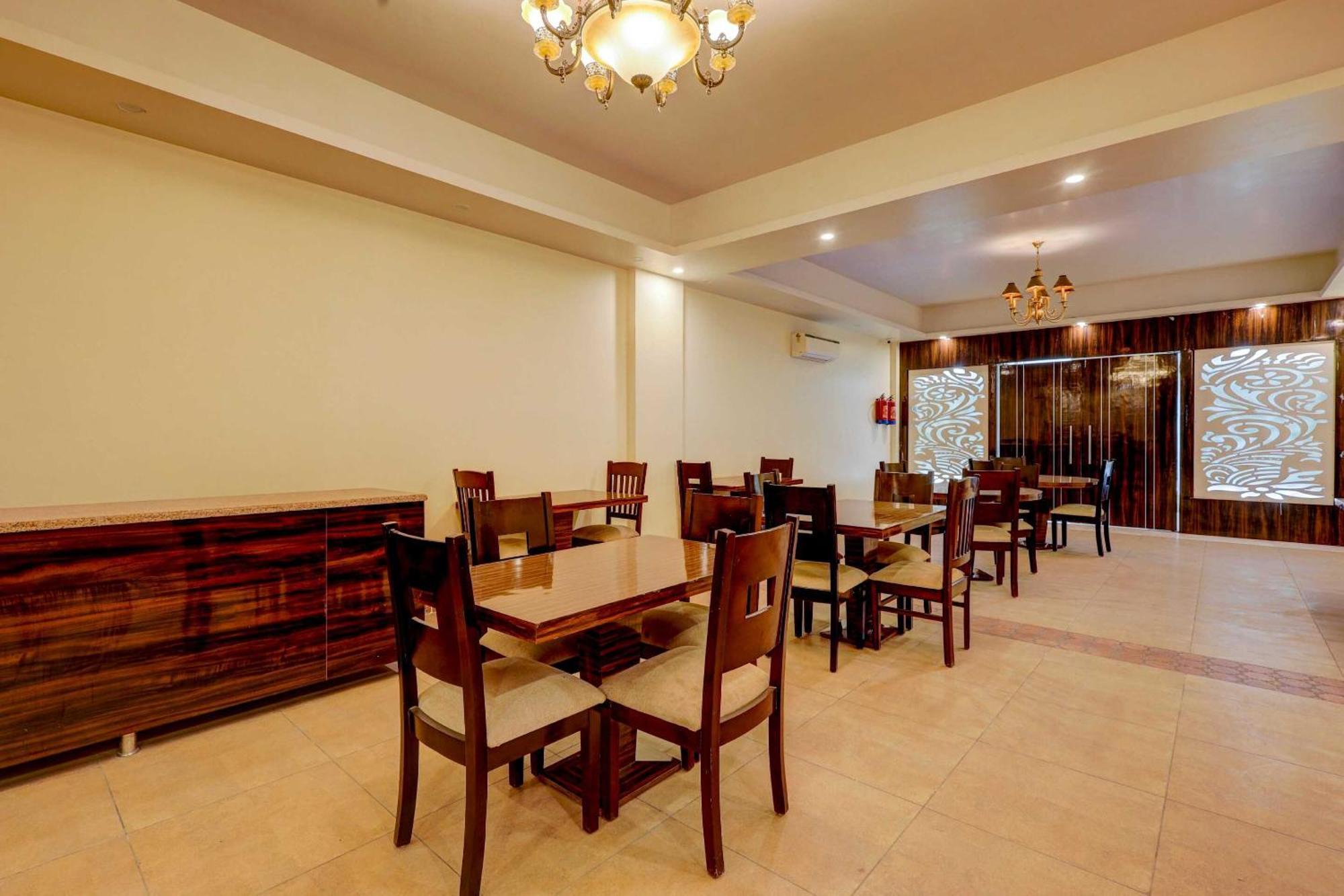 Townhouse Golden King Hotel New Delhi Exterior foto