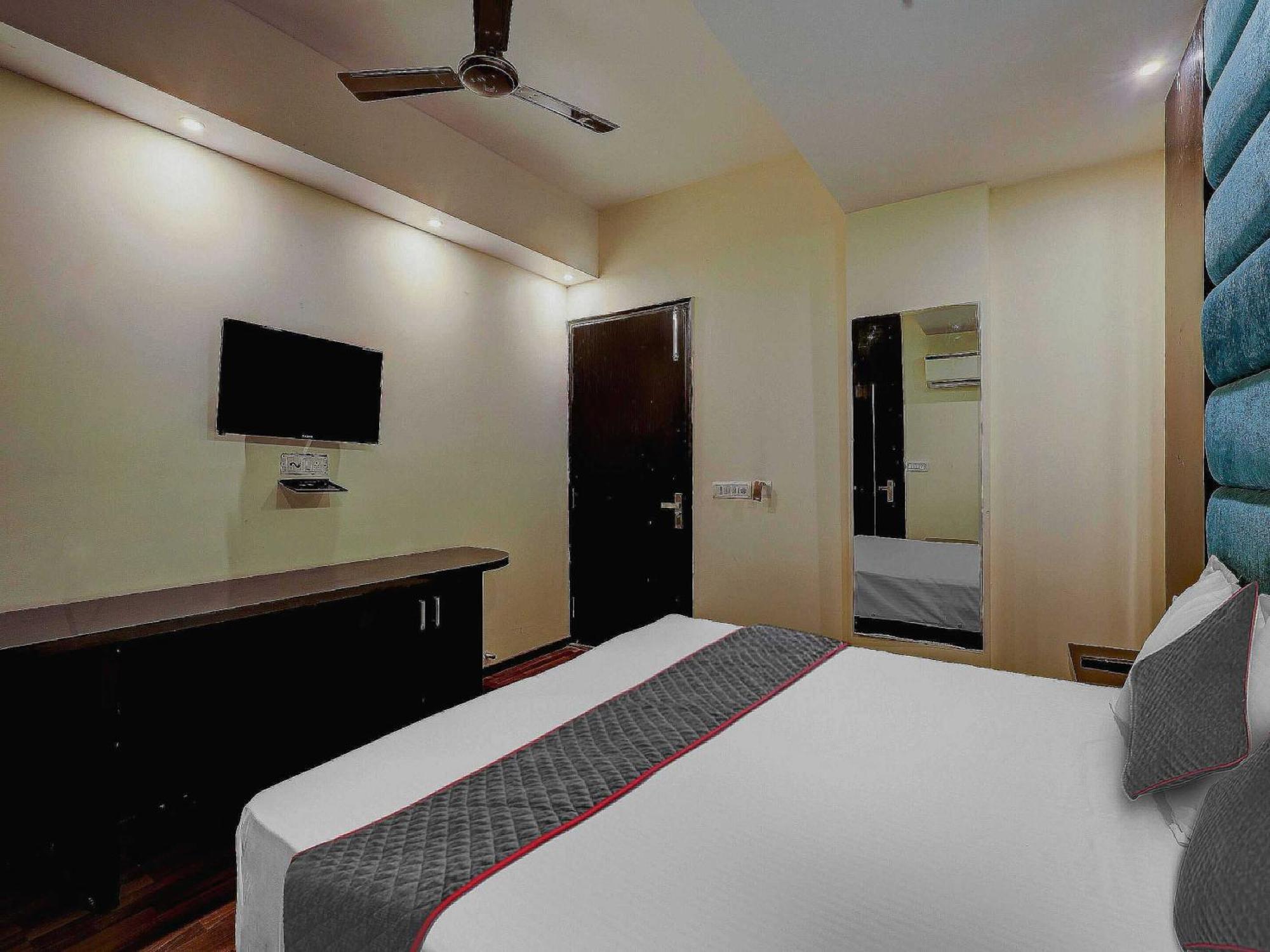 Townhouse Golden King Hotel New Delhi Exterior foto