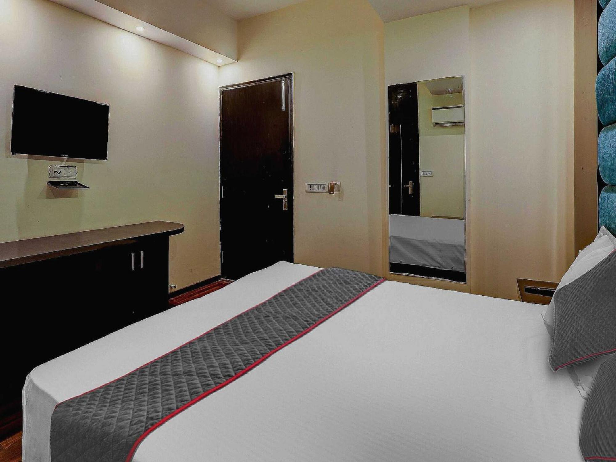 Townhouse Golden King Hotel New Delhi Exterior foto