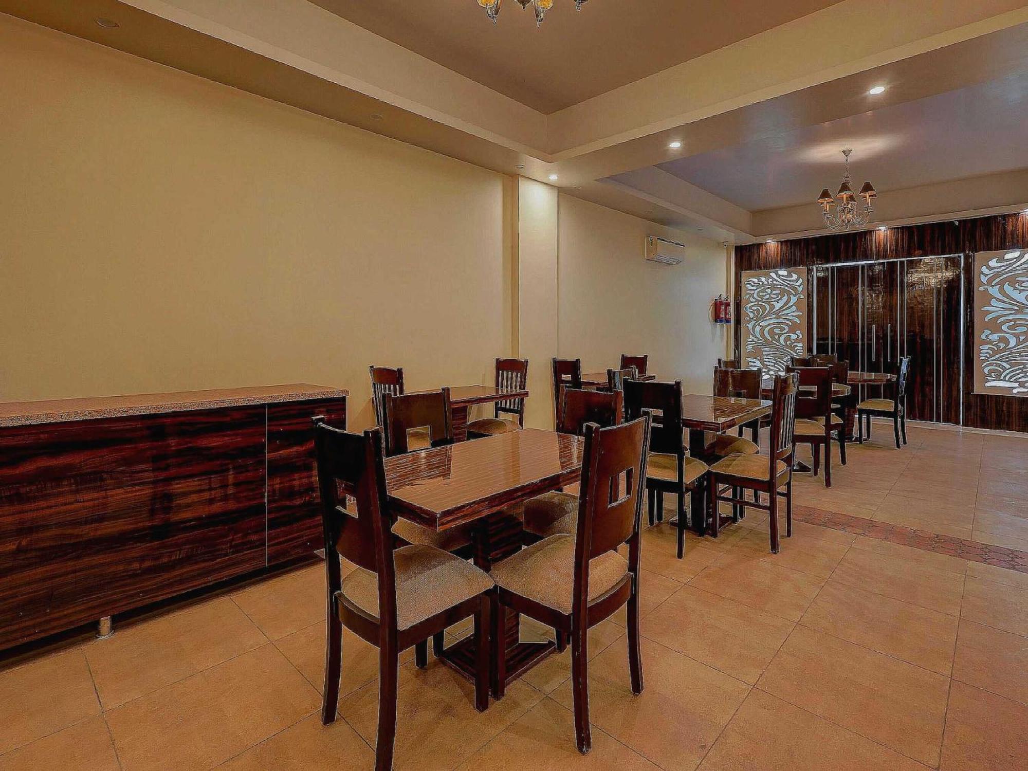 Townhouse Golden King Hotel New Delhi Exterior foto