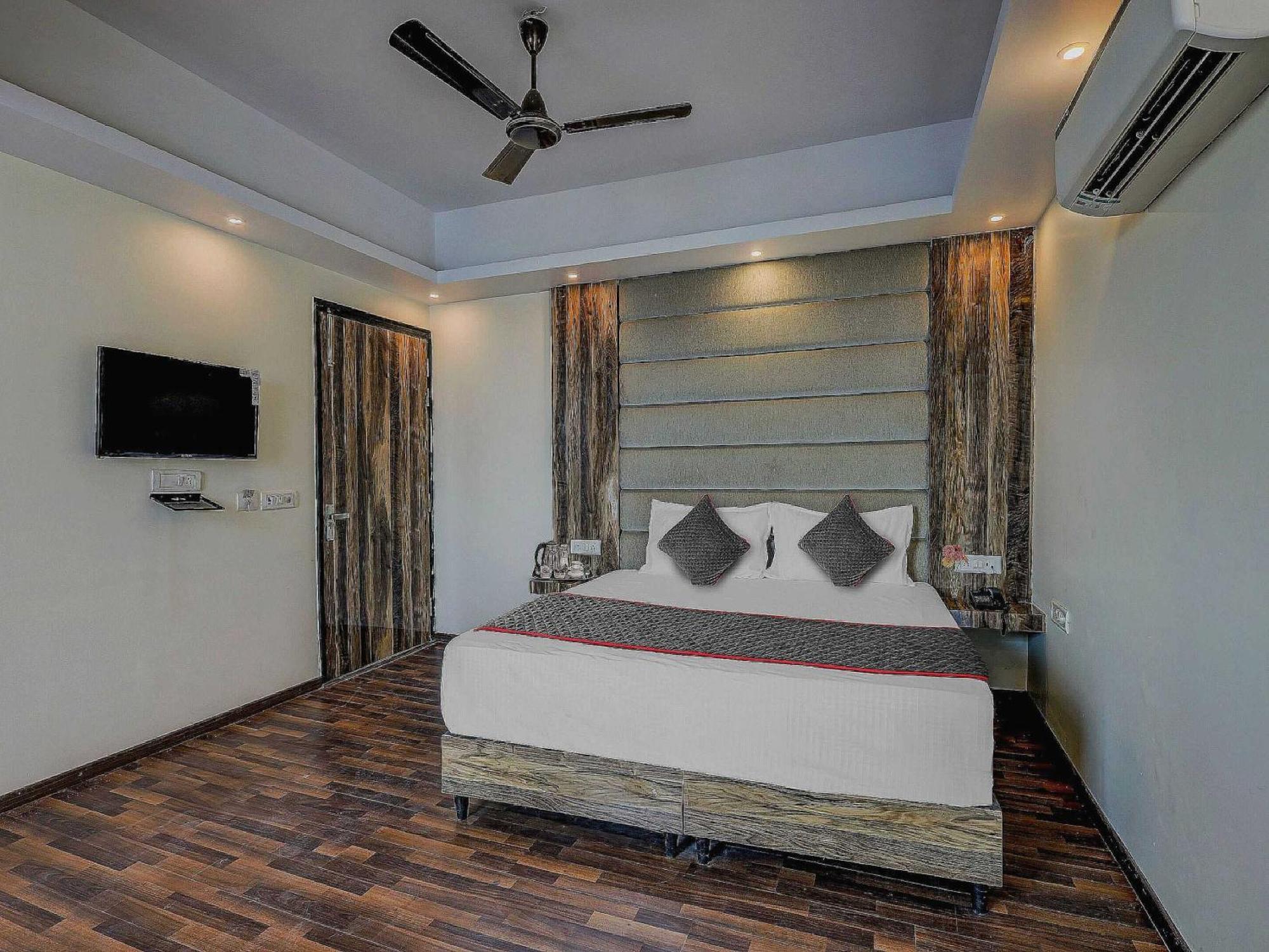 Townhouse Golden King Hotel New Delhi Exterior foto