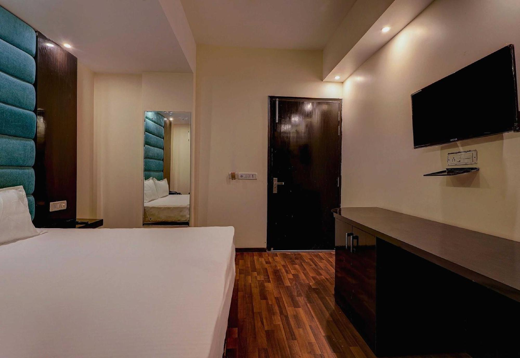 Townhouse Golden King Hotel New Delhi Exterior foto