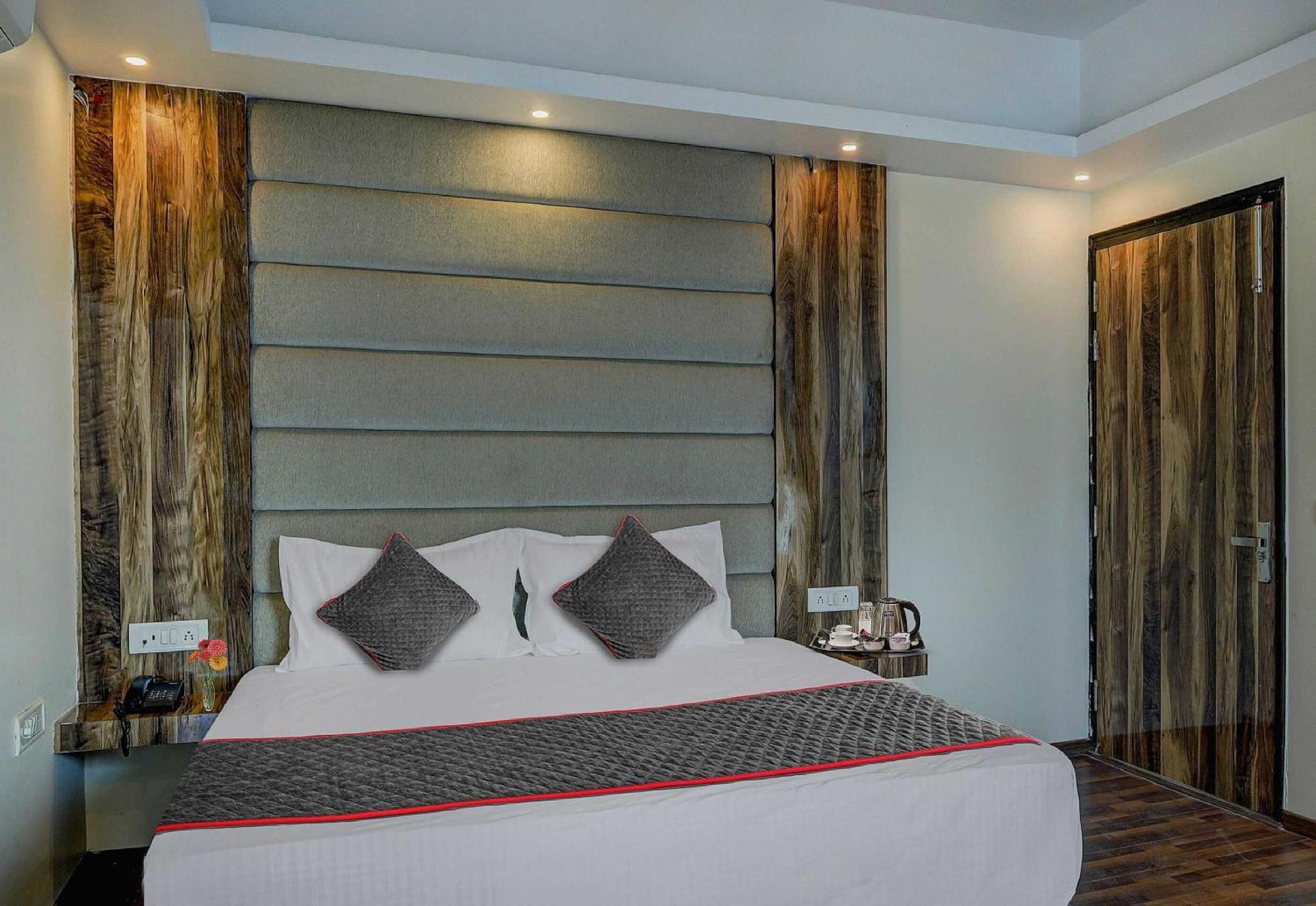 Townhouse Golden King Hotel New Delhi Exterior foto